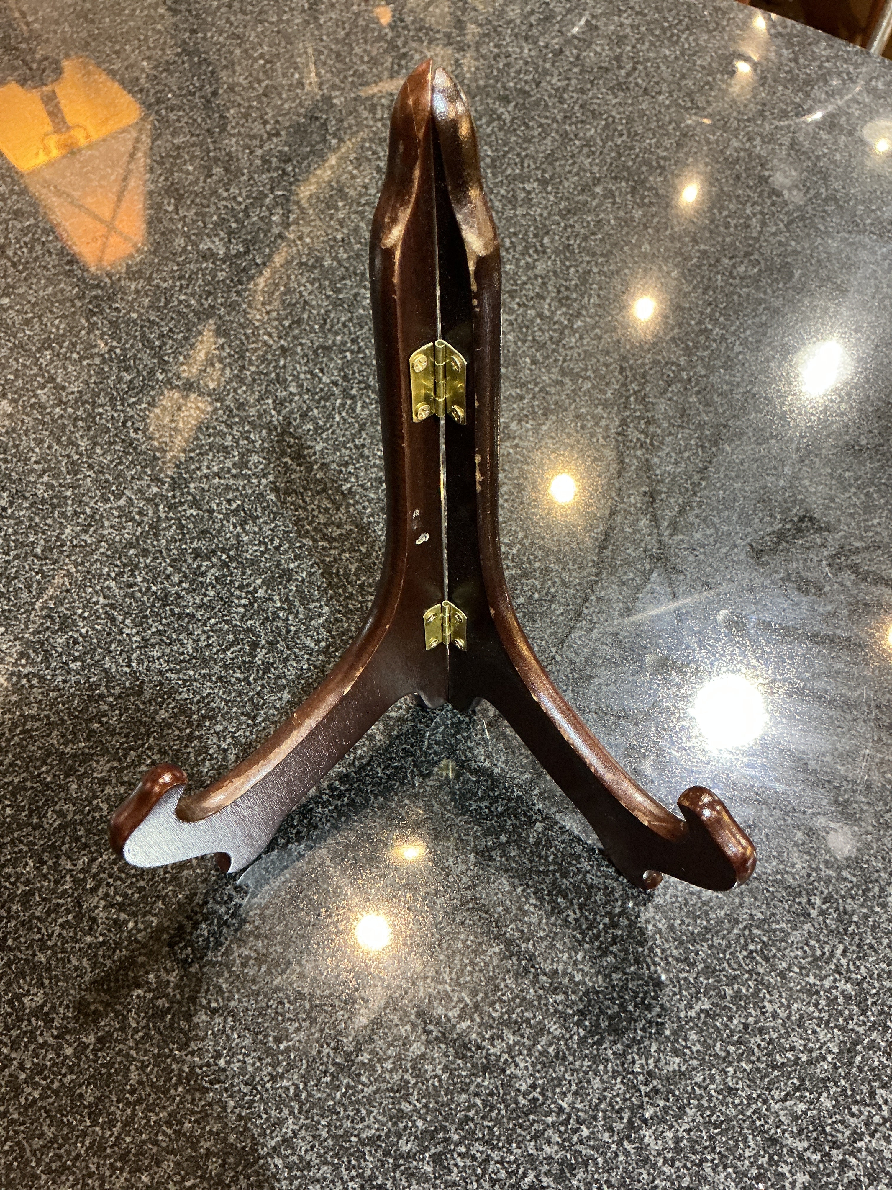 Decorative wooden plate display easel