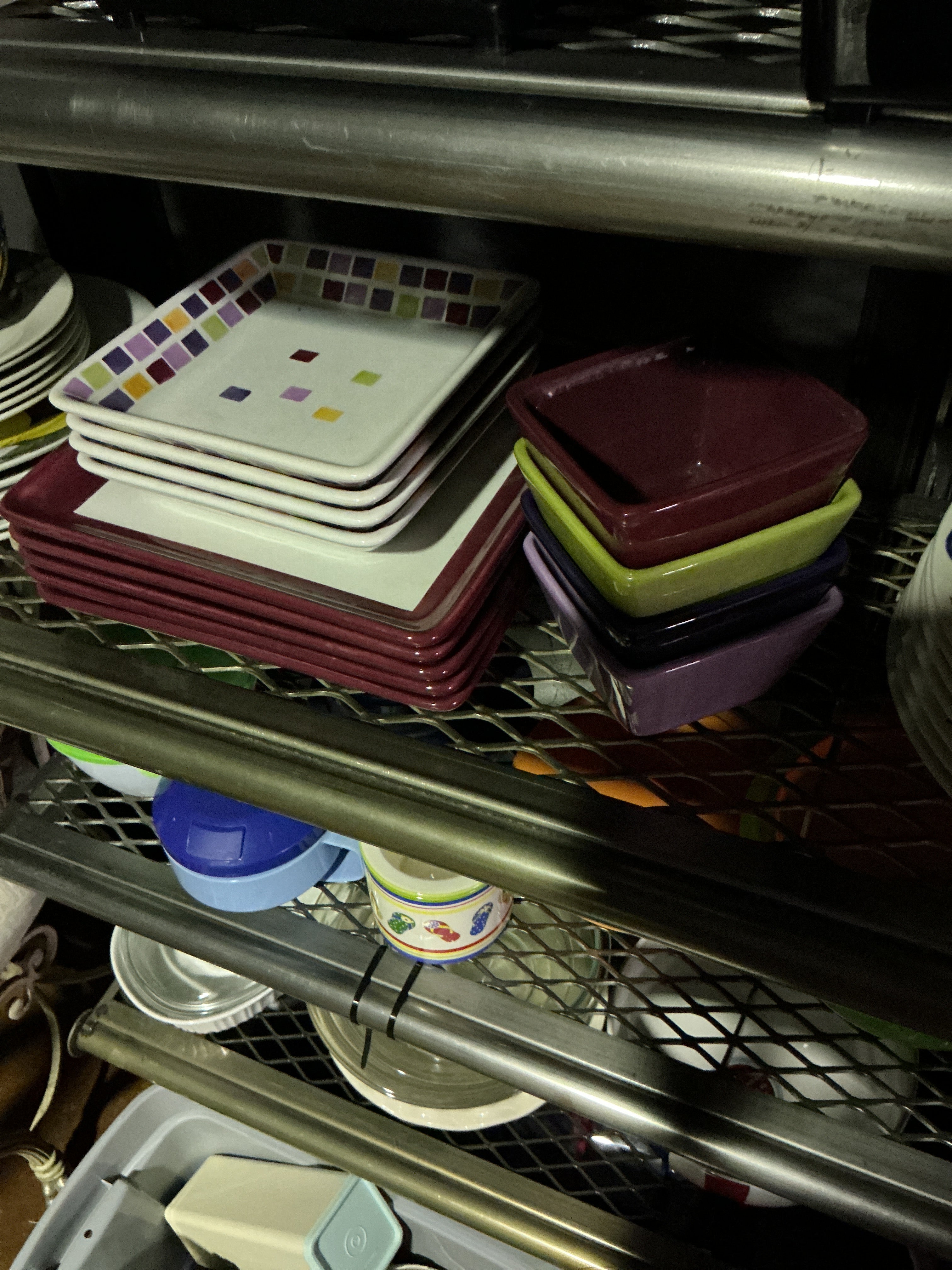 Mixed color plate set