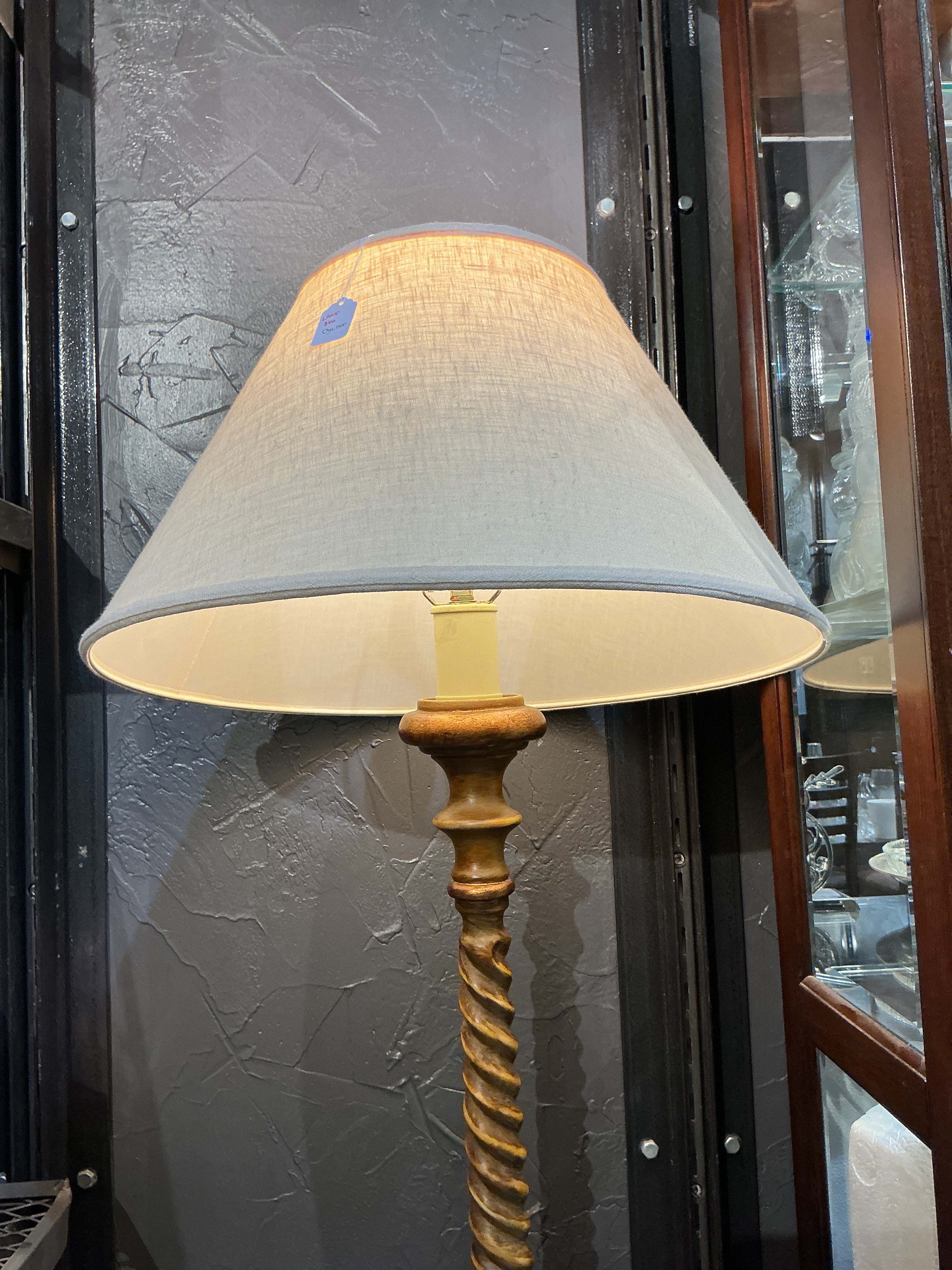 Traditional barley twist floor lamp with winning style shape