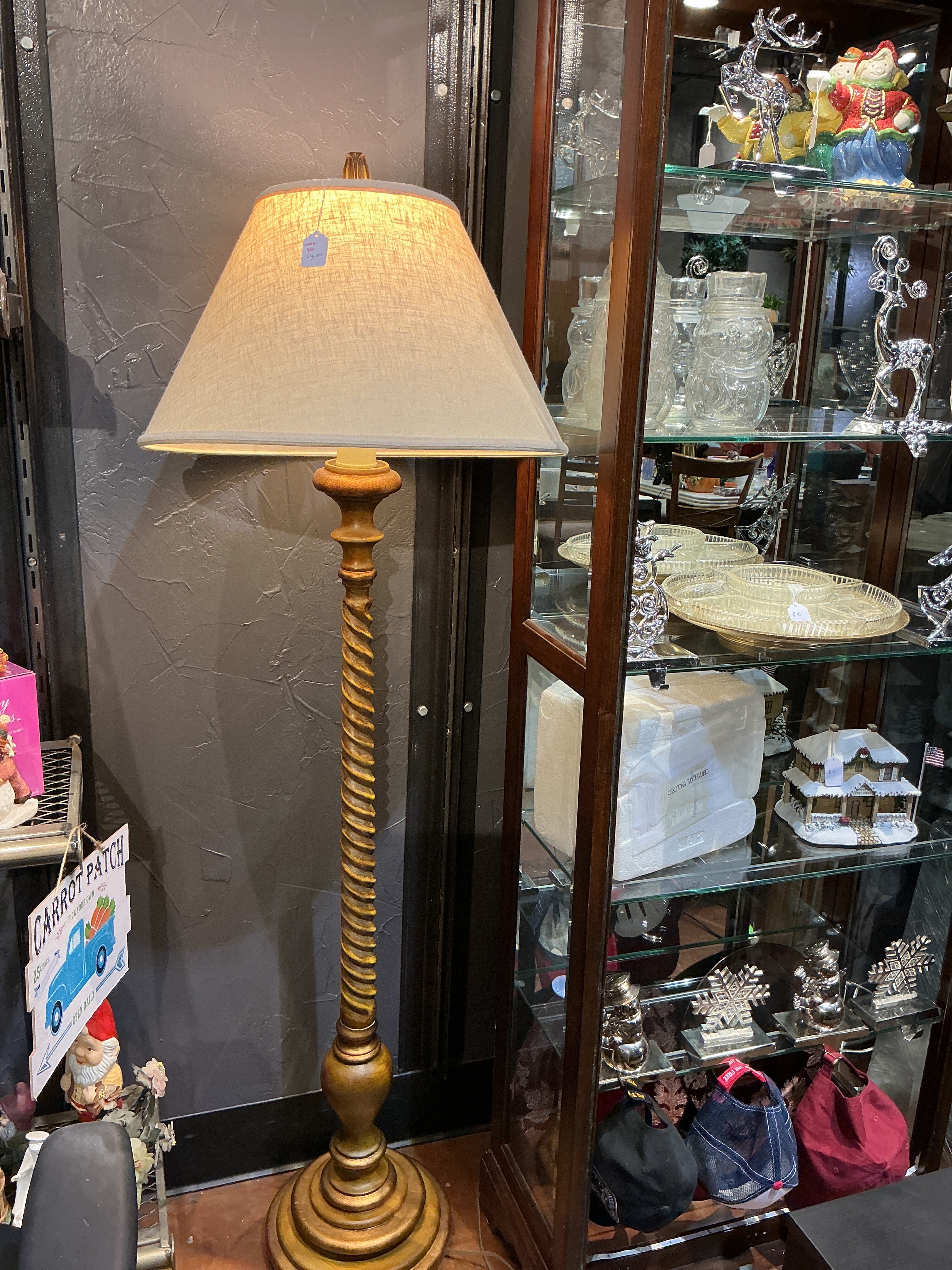 Traditional barley twist floor lamp with winning style shape