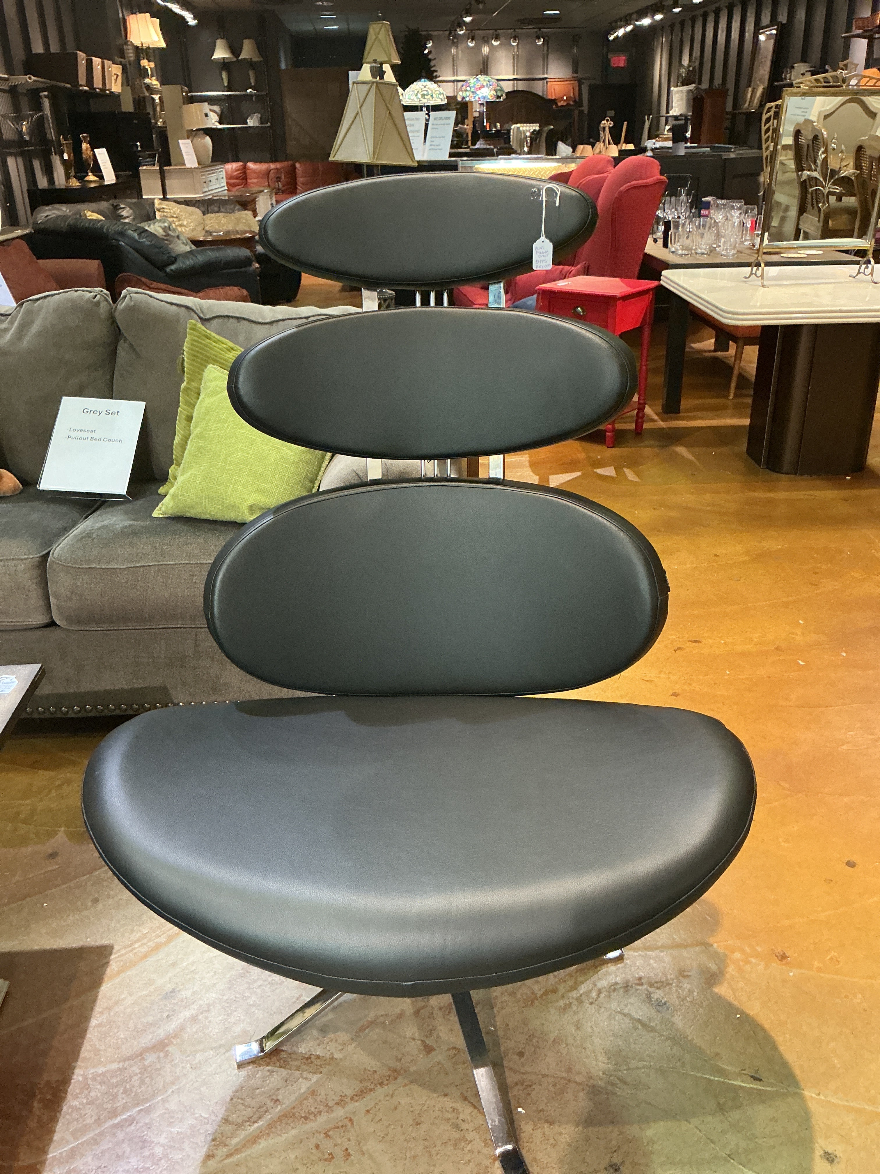 Zuri pebble chair