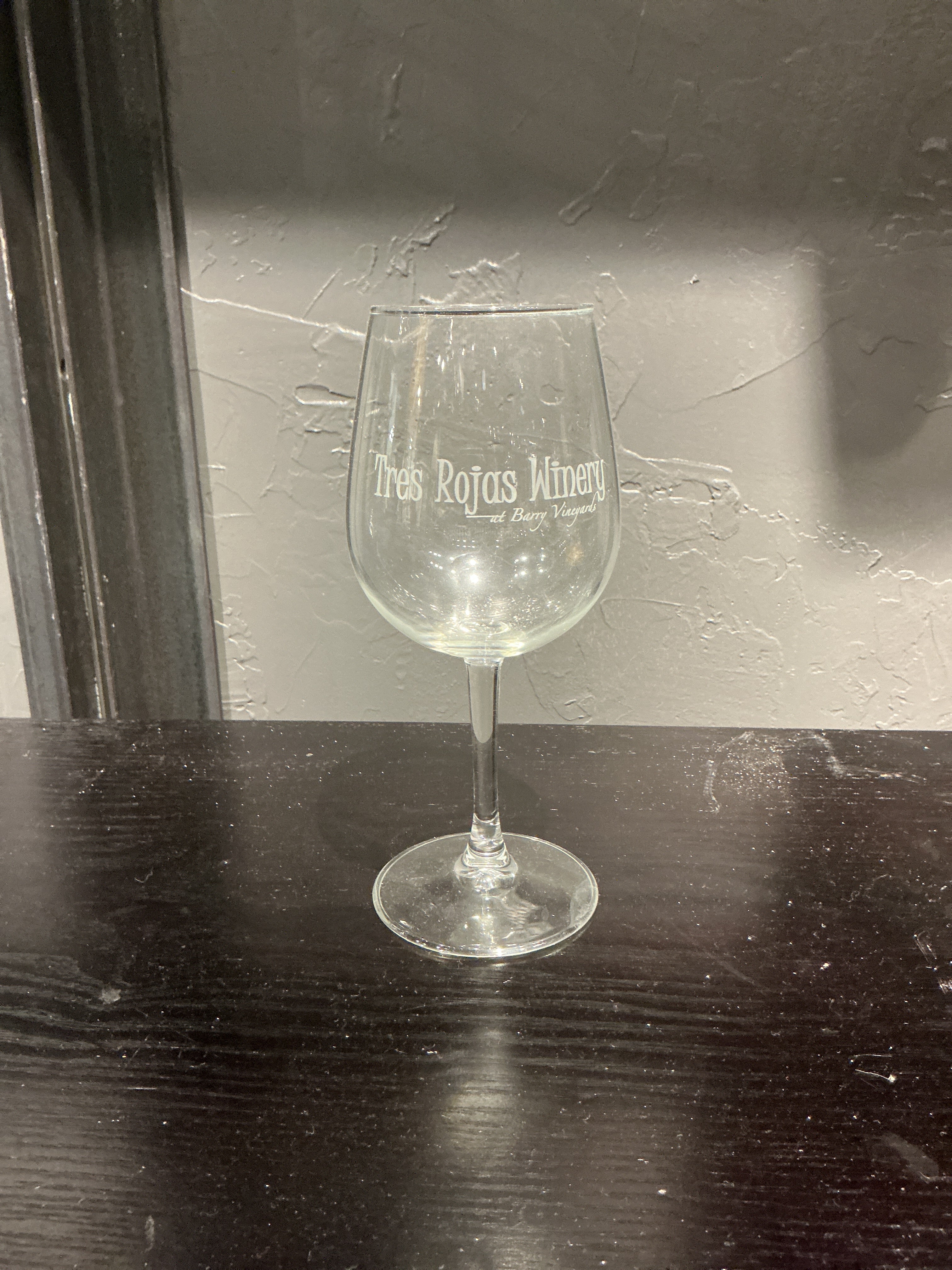 Tres Rojas wine glasses