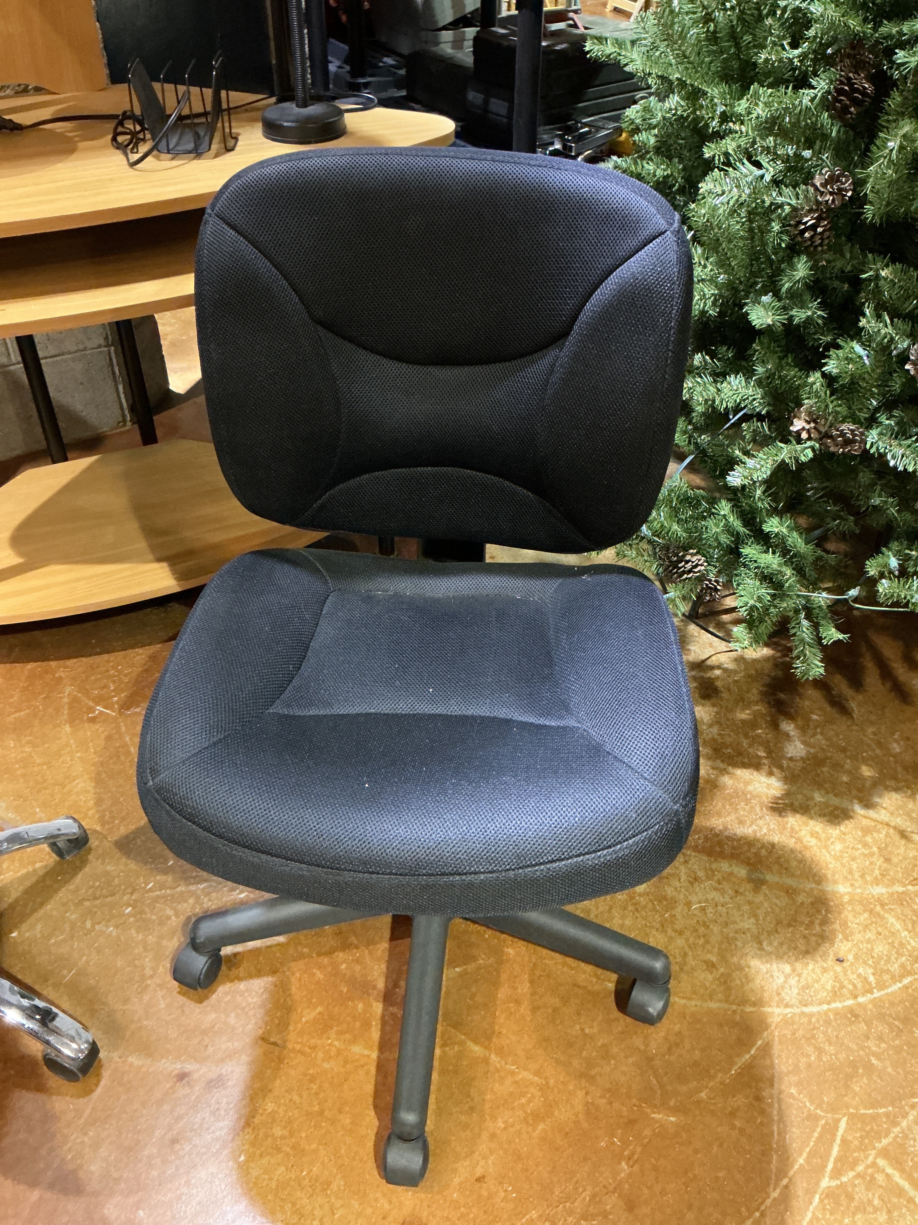 Black desk chair