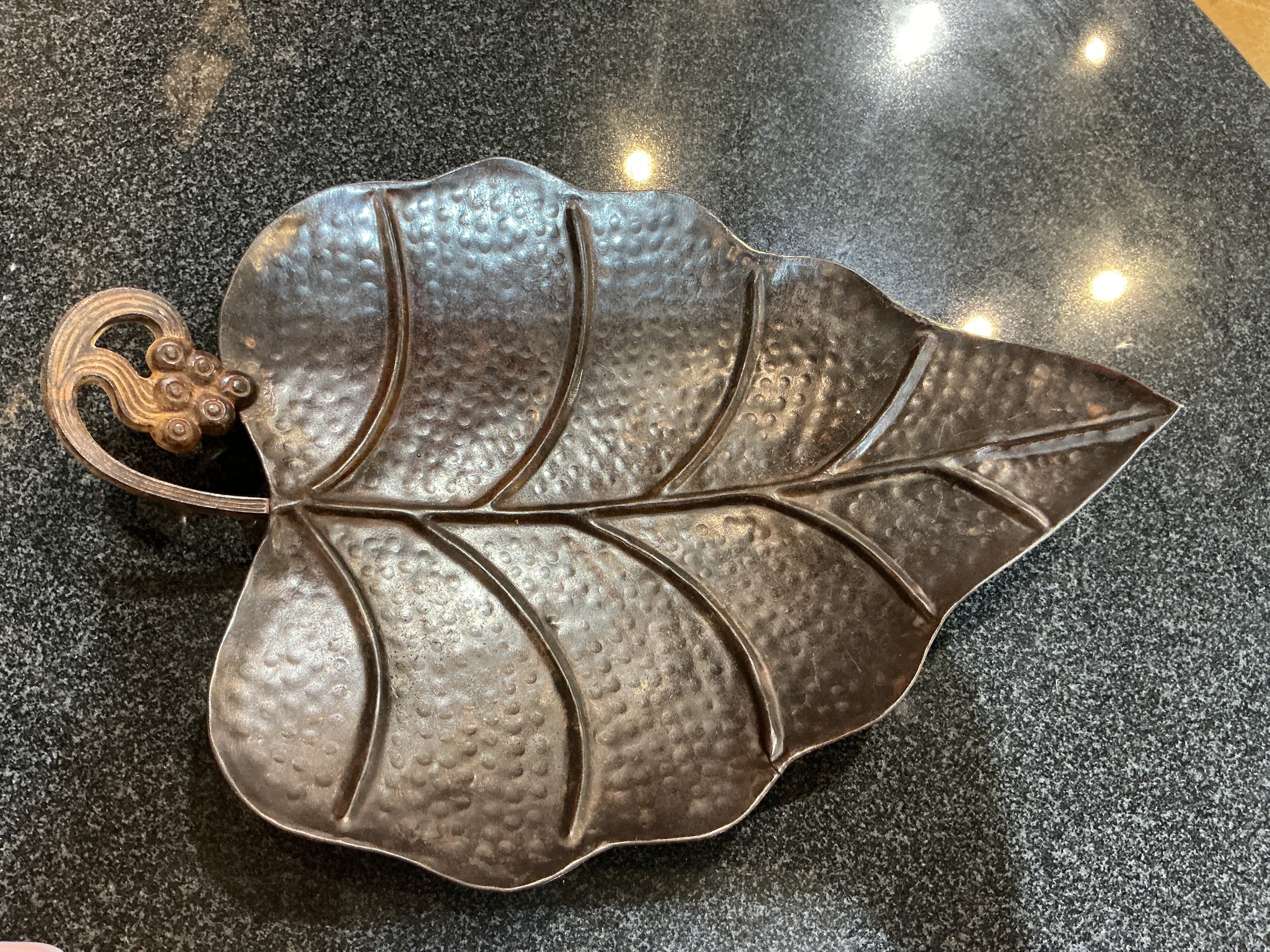 Decorative cast aluminum leaf serving tray
