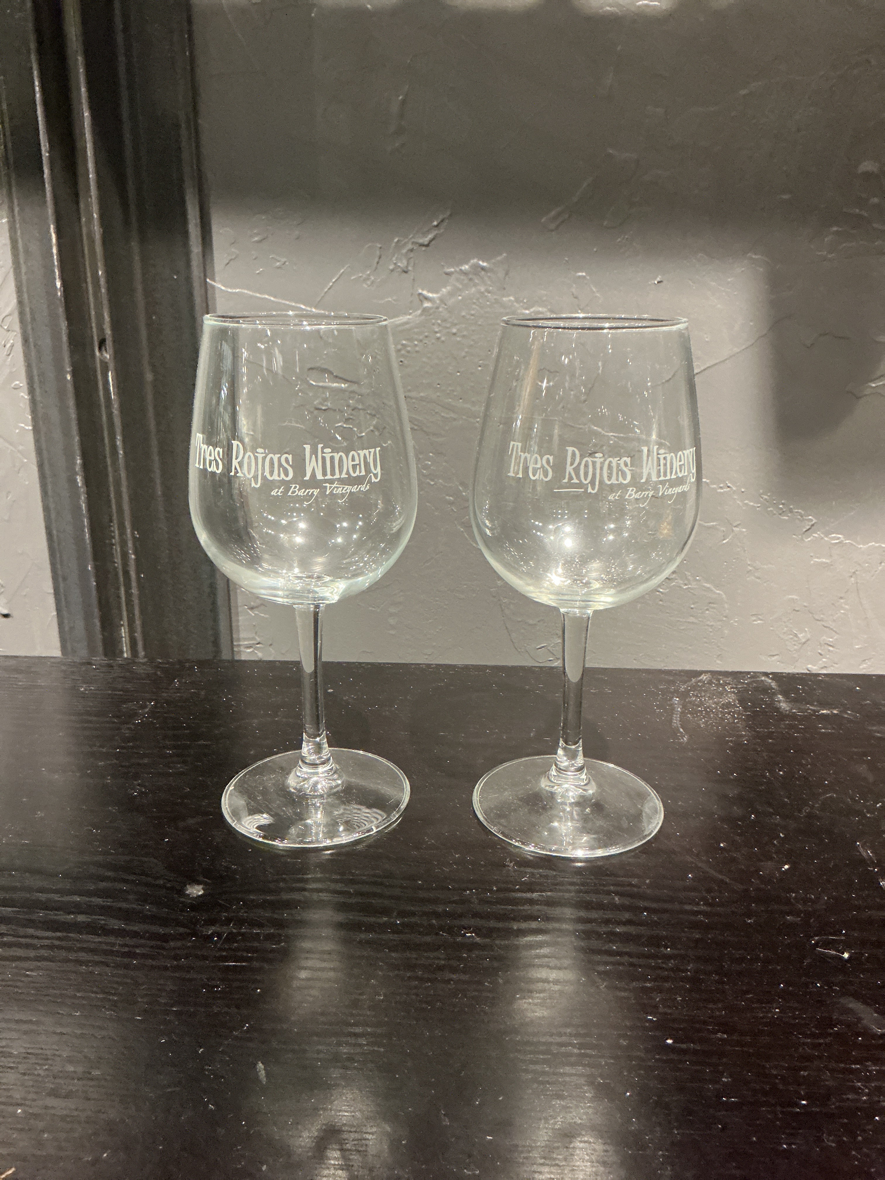 Tres Rojas wine glasses